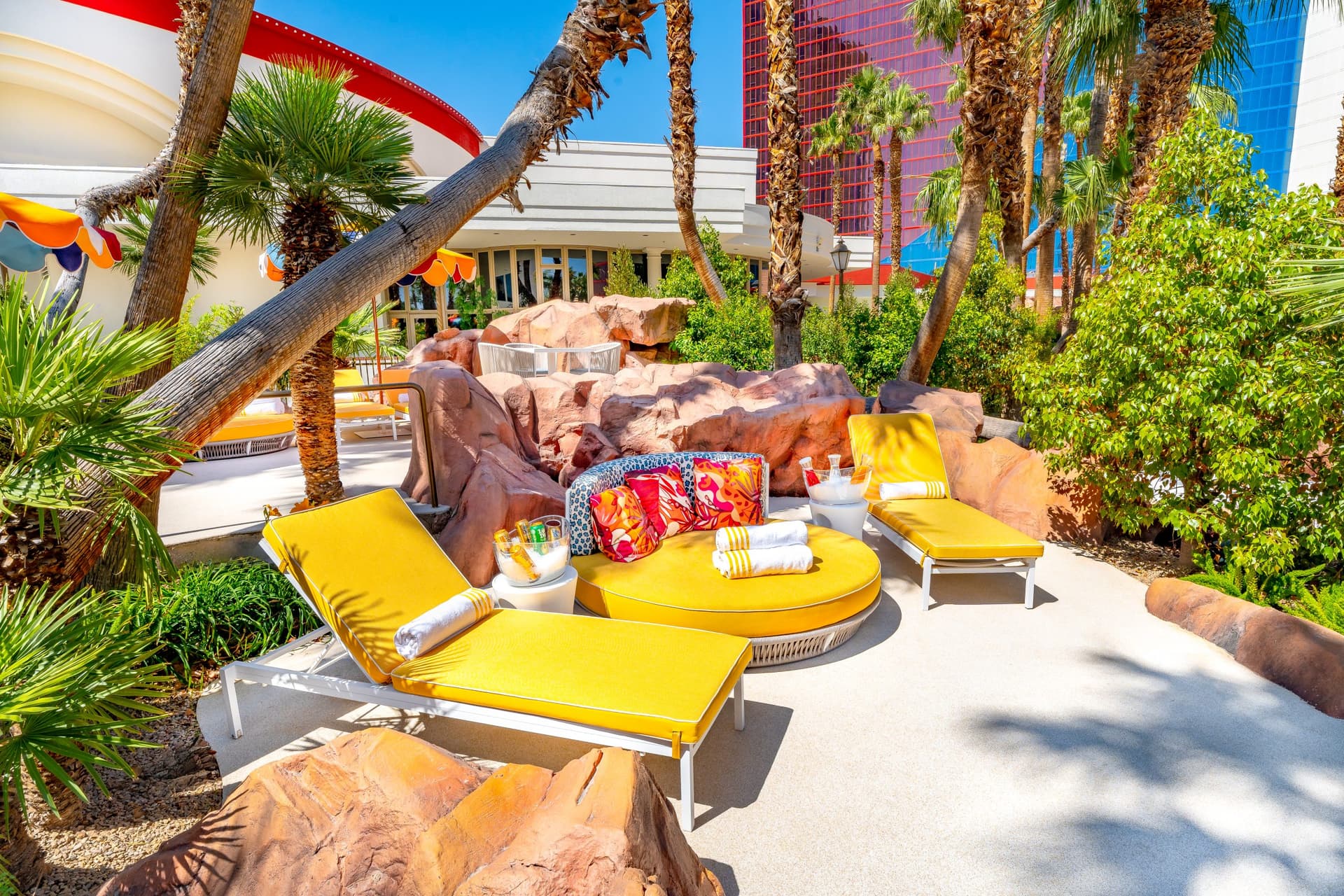 VIP Daybed 1st tier