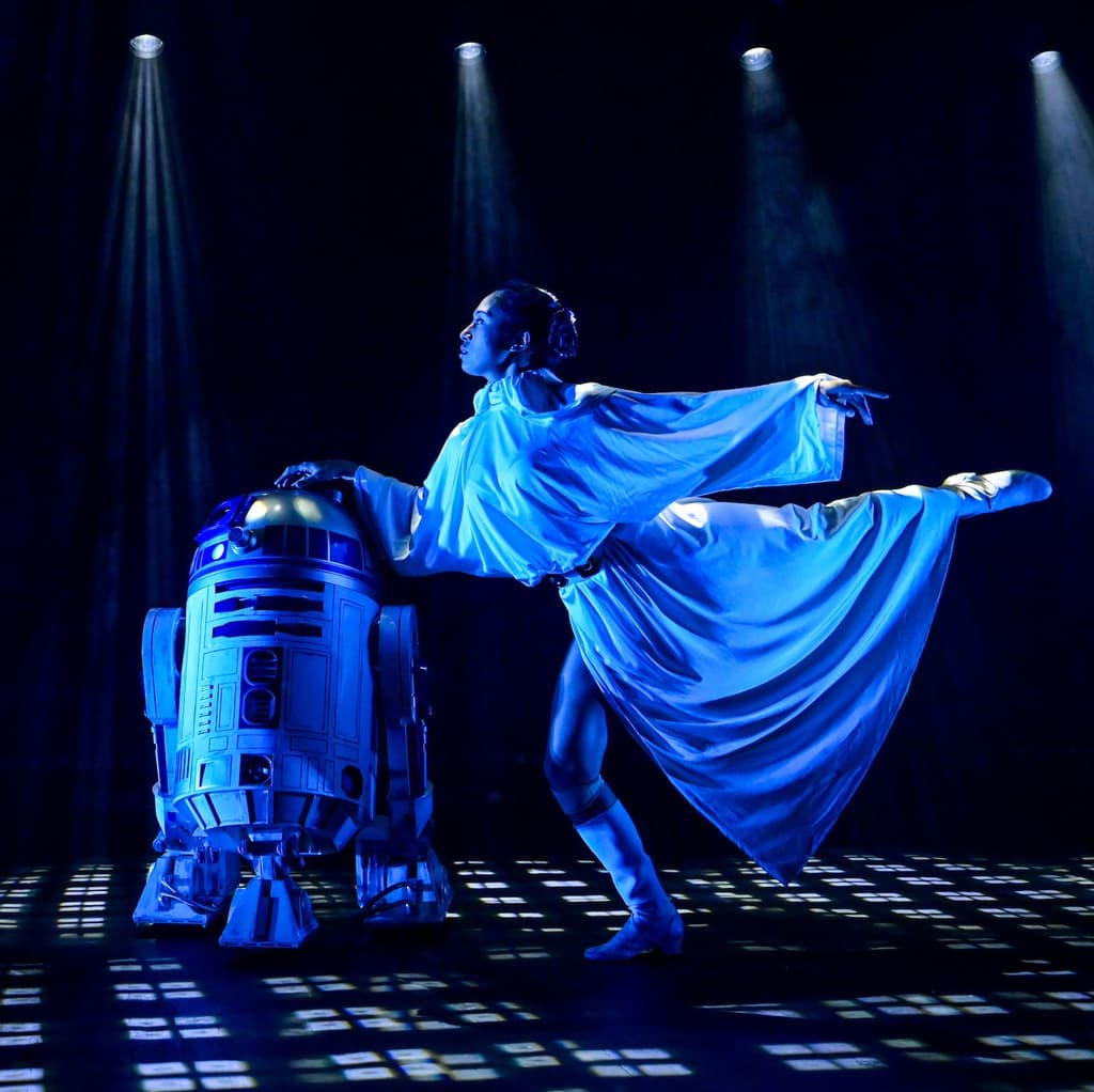 Empire Strips Back at Rio Las Vegas - Princess Leia and R2D2