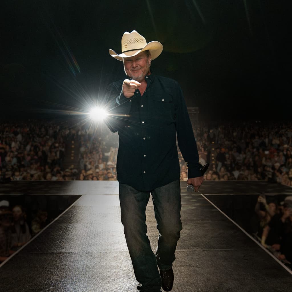 Tracy Lawrence pointing at camera from stage